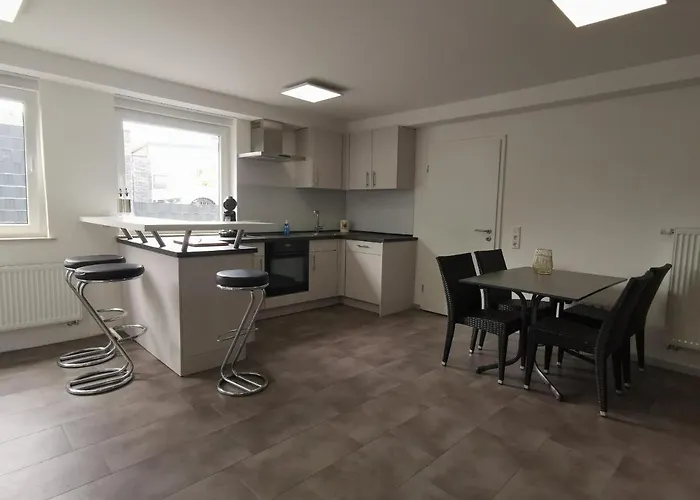 Moderne Wohnung mit Terrasse und eigenem Zugang.